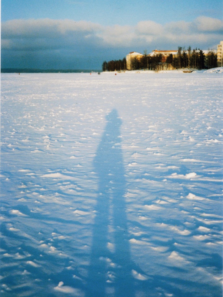 フィンランド、タンペレの湖上を歩く