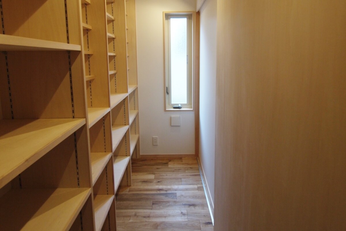 寝室と書庫は引き戸で空間を分けることも可能