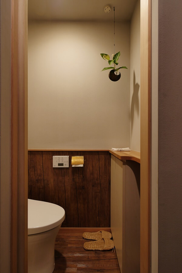 昭和ガラスの家1階トイレ