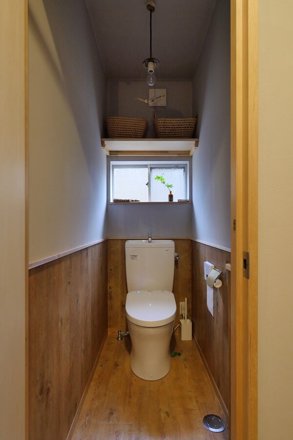 昭和ガラスの家２階トイレ