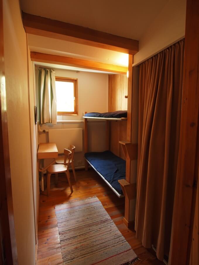 ２段ベッドのあるアアルト夏の家の個室