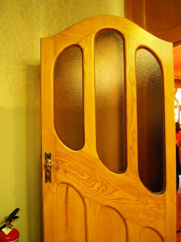 カサ・バトリョのドアデザイン