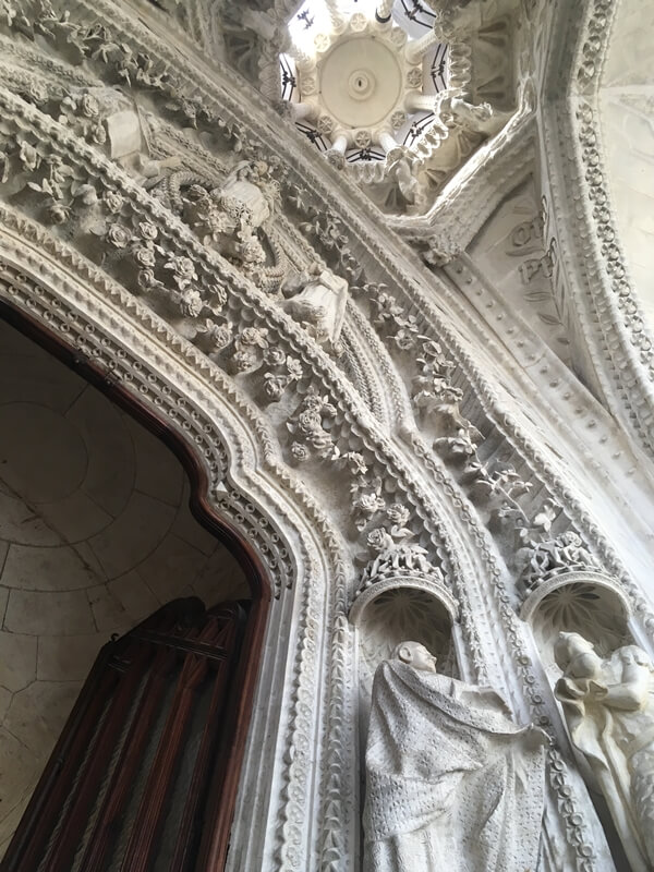 サグラダファミリア教会の美しい彫刻